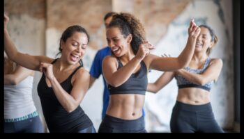 Stația de conexiune socială: construirea de relații prin exerciții de grup